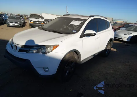 2015 Toyota Rav4 Xle z USA, uszkodzony, nr VIN 2T3WFREV7FW155666